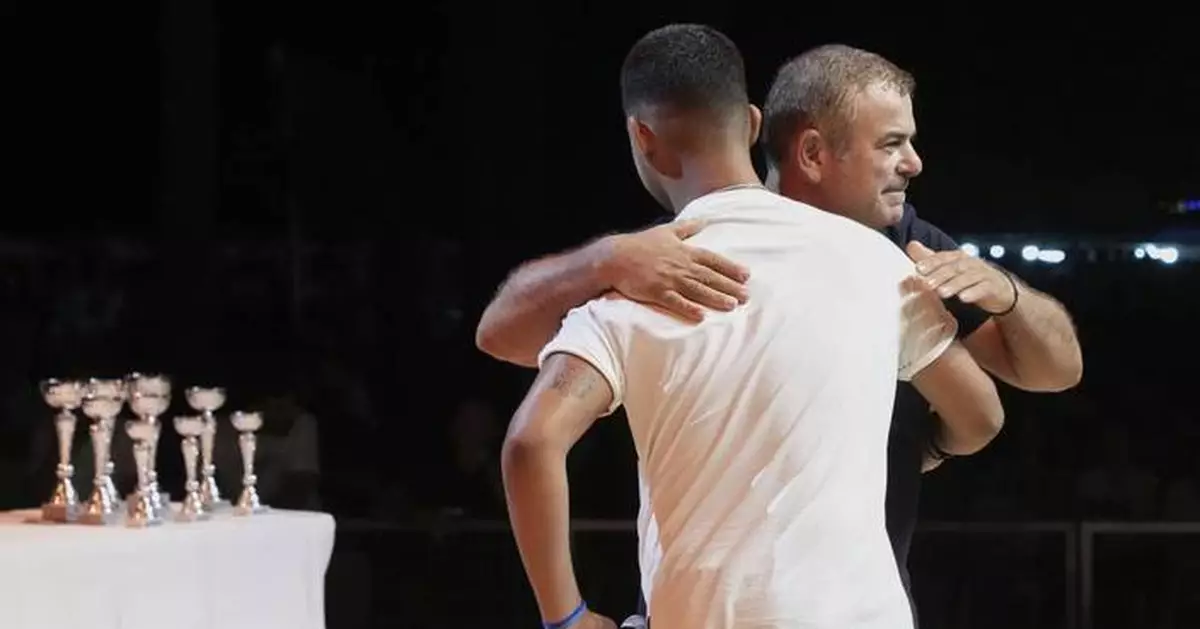 Cyprus' lyrical duelists spit fierce rhymes as they battle it out to the licks of a fiddle