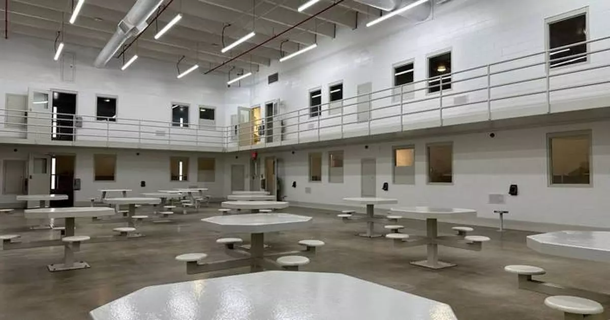 ICE is using no-bid contracts, boosting big firms, to get more detention beds