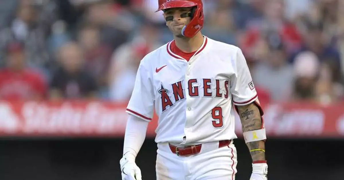 Angels SS Zach Neto will have tests on shoulder after making error, leaving game in 9th inning