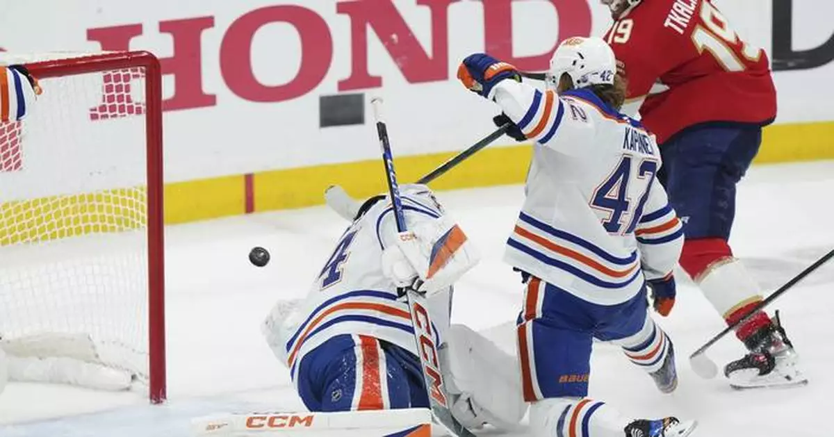 Panthers build and then squander a 3-goal lead against Oilers in Game 4 of Stanley Cup Final