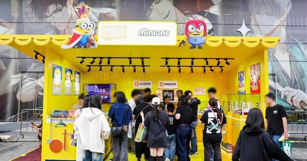 Blokees Initial Release Minions Mokoo Series: Minions-N-Disguise, Becomes a Banana Day Hotspot