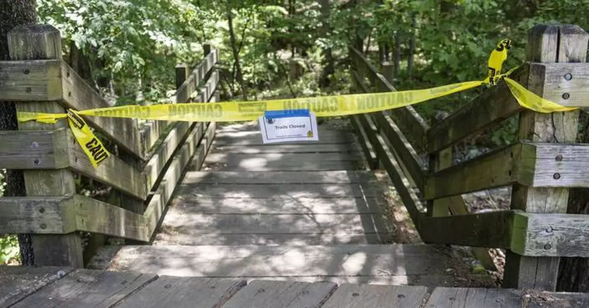 Police search for suspect in deaths of couple attacked while walking with daughters at Arkansas park