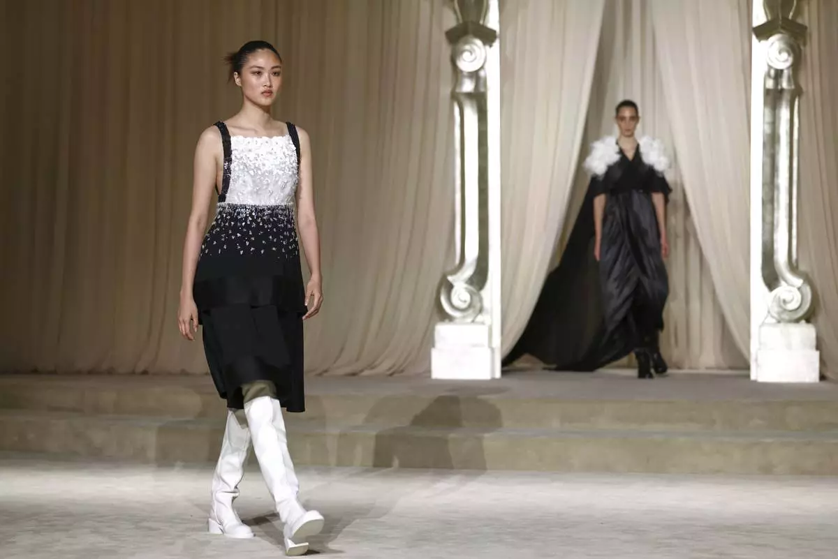 Models wear creations as part of the Chanel Fall-Winter 2025/26 Haute Couture collection presented Tuesday, July 8, 2025, in Paris. (AP Photo/Tom Nicholson)