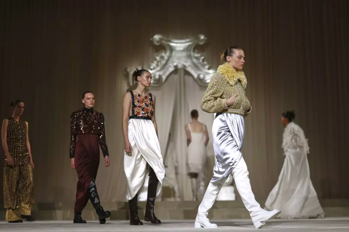 Models wear creations as part of the Chanel Fall-Winter 2025/26 Haute Couture collection presented Tuesday, July 8, 2025, in Paris. (AP Photo/Tom Nicholson)
