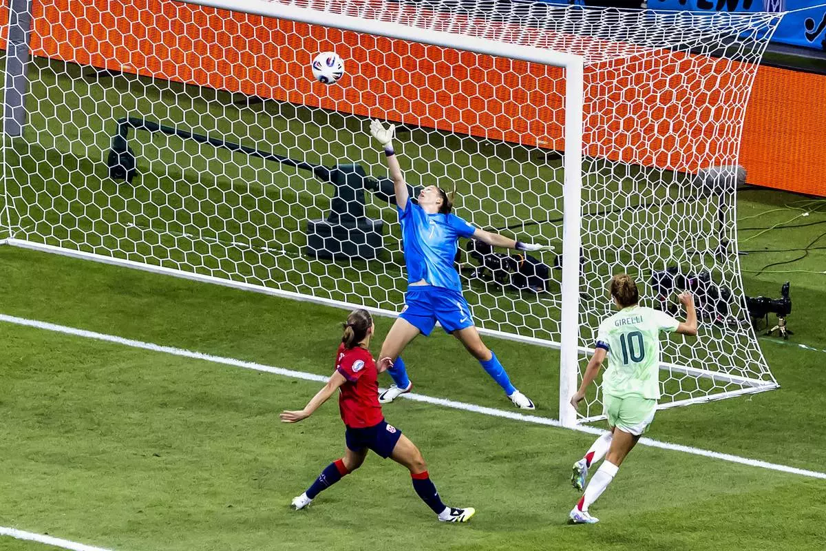 Italy's Cristiana Girelli (10) scores their second goal during the Women's Euro 2025 quarterfinals soccer match between Norway and Italy at Stade de Geneve in Geneva, Switzerland, Wednesday, July 16, 2025. (Salvatore Di Nolfi/Keystone via AP)