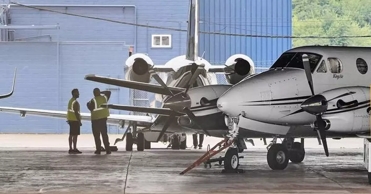 6 killed in a crash of a small plane in Ohio, officials say