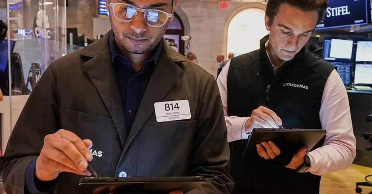 Wall Street ends mixed amid Trump's new tariff deadlines