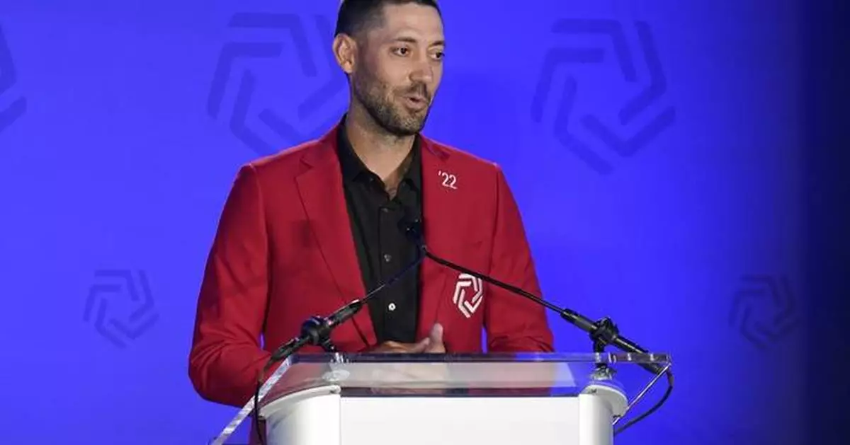 Clint Dempsey says success on the field will help build pro-American crowds at World Cup