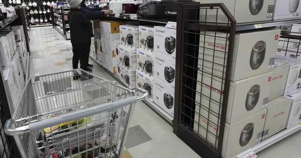 Trump sets 25% tariffs on Japan and South Korea, and new import taxes on 12 other nations