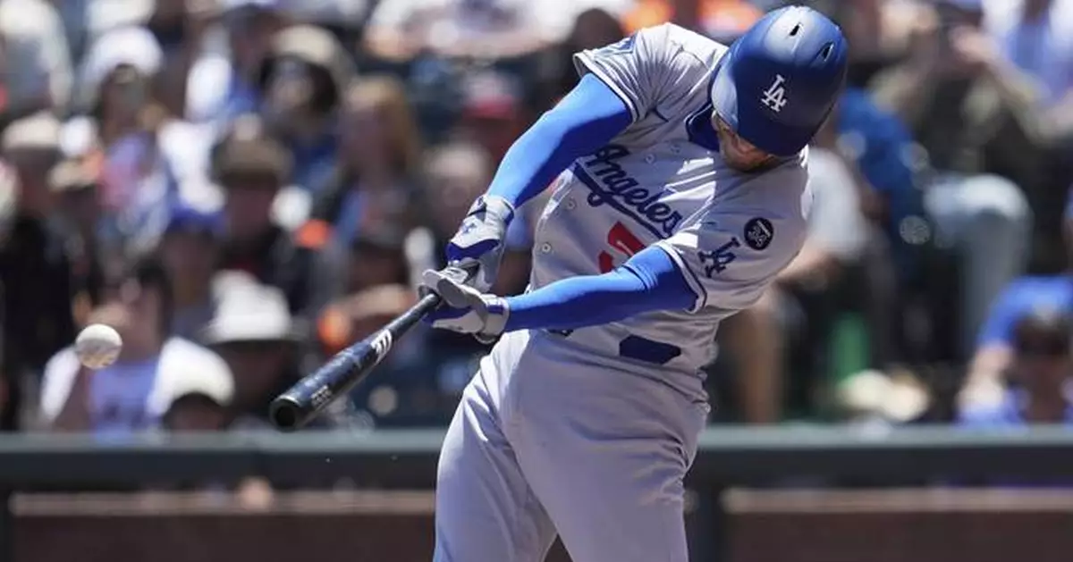 Freddie Freeman's bloop single in 11th starts winning rally as Dodgers beat Giants 5-2