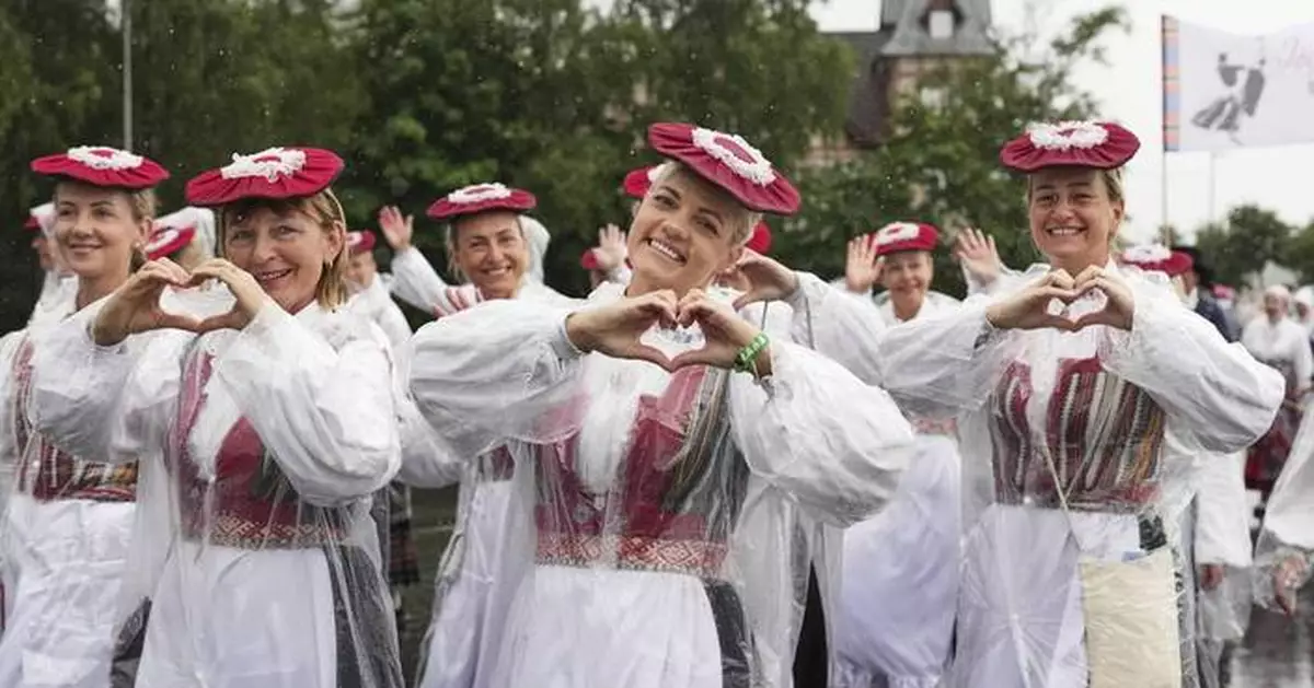Thousands of voices unite in song at traditional choir festival celebrating Estonia's culture