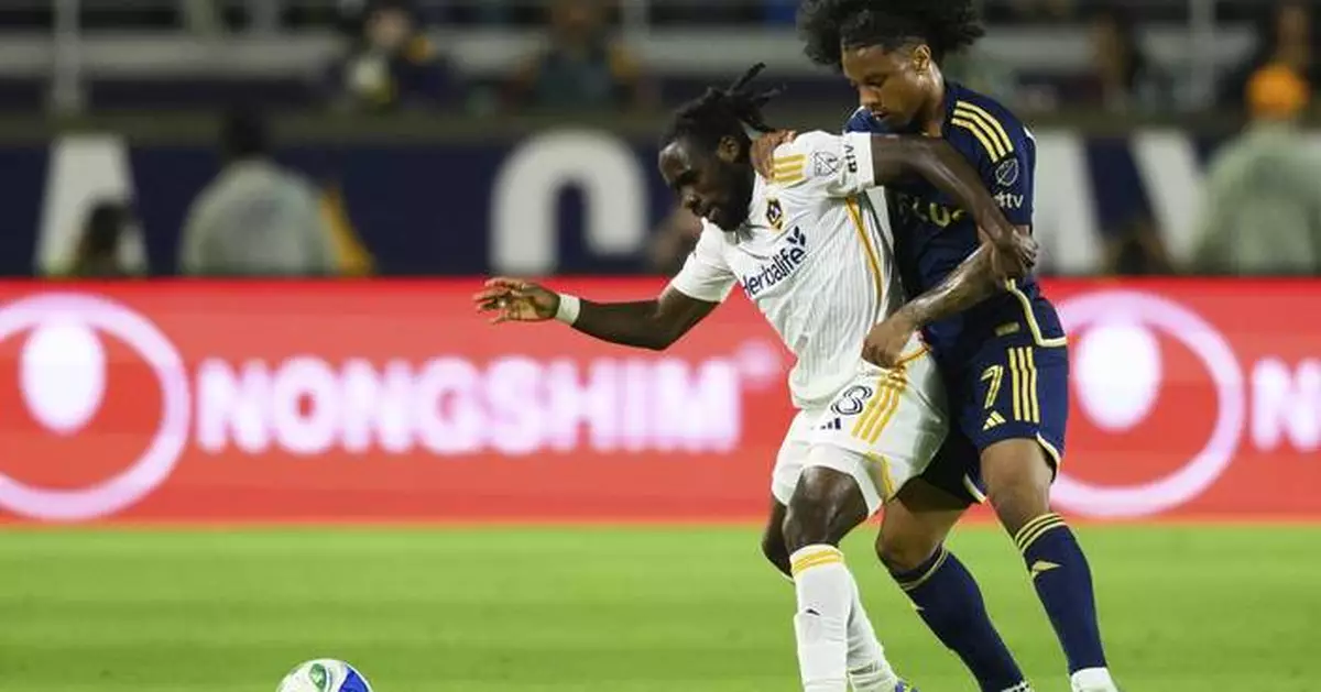 Paintsil scores 2 goals, Nascimento adds 1 goal, Galaxy beat Whitecaps 3-0