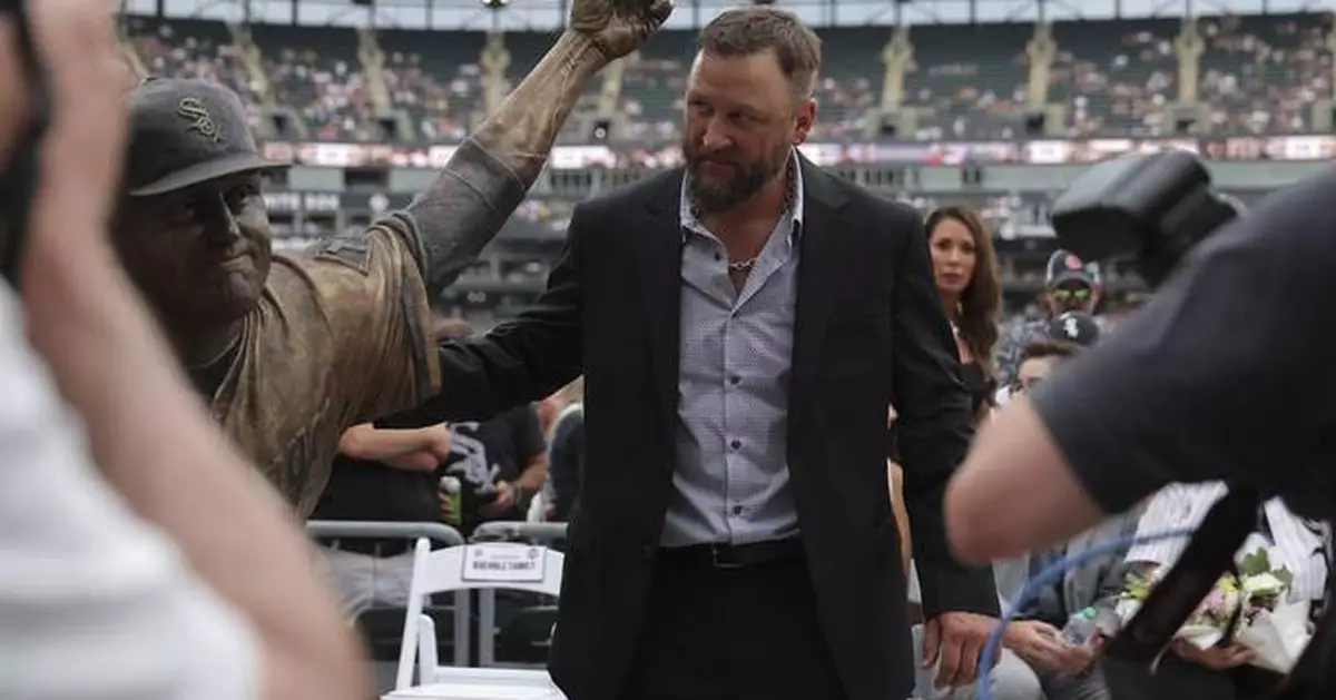 White Sox unveil statue of Mark Buehrle at Rate Field