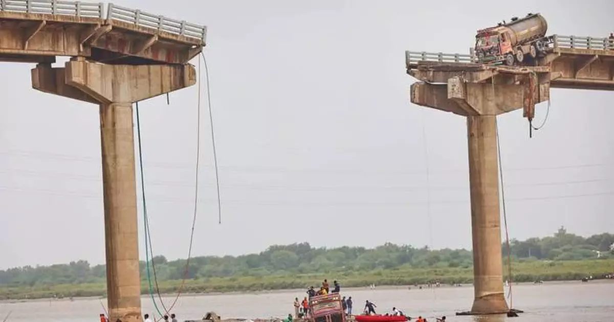Bridge collapse kills 9 in India's Gujarat state