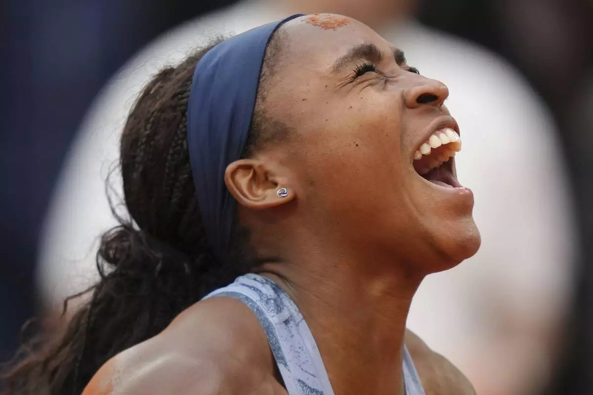 Coco Gauff of the U.S. celebrates as she won the final match of the French Tennis Open against Aryna Sabalenka of Belarus at the Roland-Garros stadium in Paris, Saturday, June 7, 2025. (AP Photo/Aurelien Morissard)