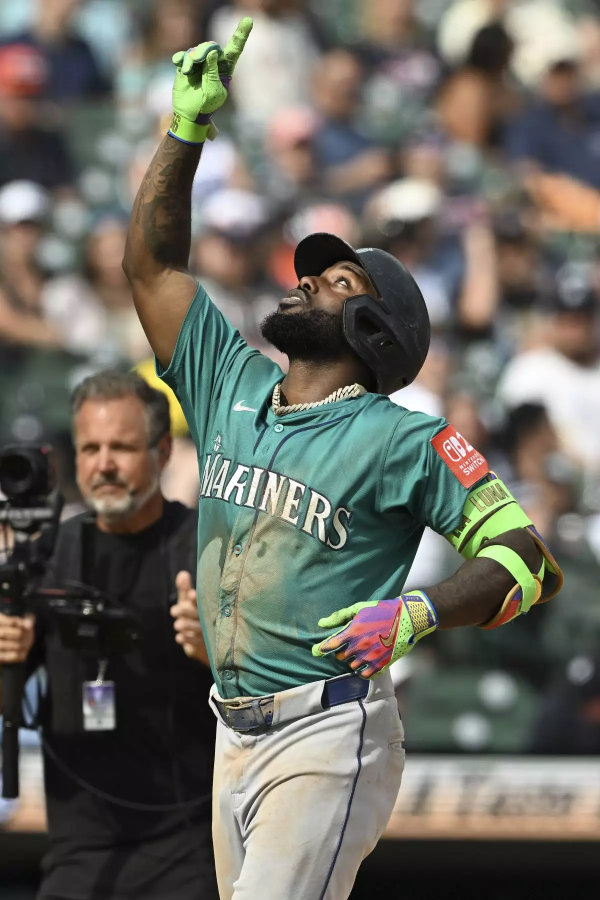 Seattle Mariners Randy Arozarena (56) celebrates as he rounds the bases after hitting a two-run home run against the Detroit Tigers in the eighth inning of a baseball game, Saturday, July 12, 2025, in Detroit. (AP Photo/Lon Horwedel)
