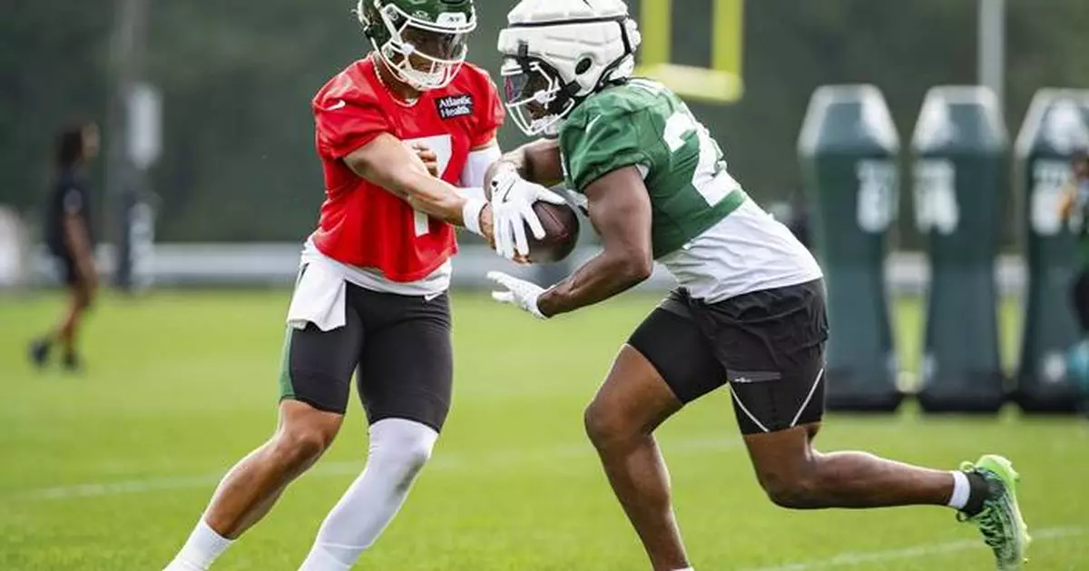 Jets' Justin Fields 'relieved' after dislocated toe injury scare