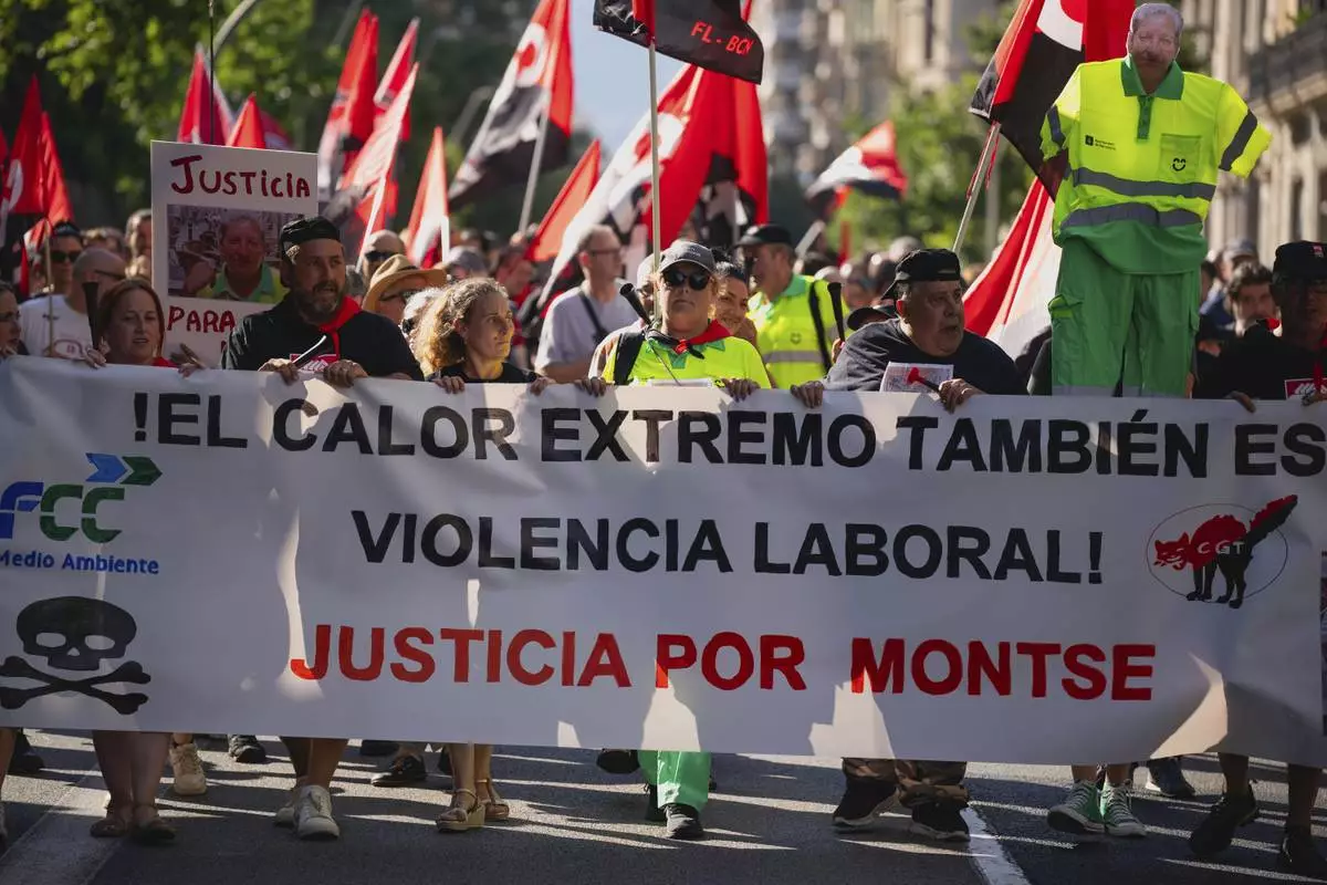 FILE - People march in Barcelona to protest the death of street cleaner Montse Aguilar during a recent heat wave in Spain, Wednesday, July 16, 2025. The banner in Spanish reads, “Extreme Heat is also Workplace Violence. Justice for Montse." (AP Photo/Joan Mateu Parra, File)