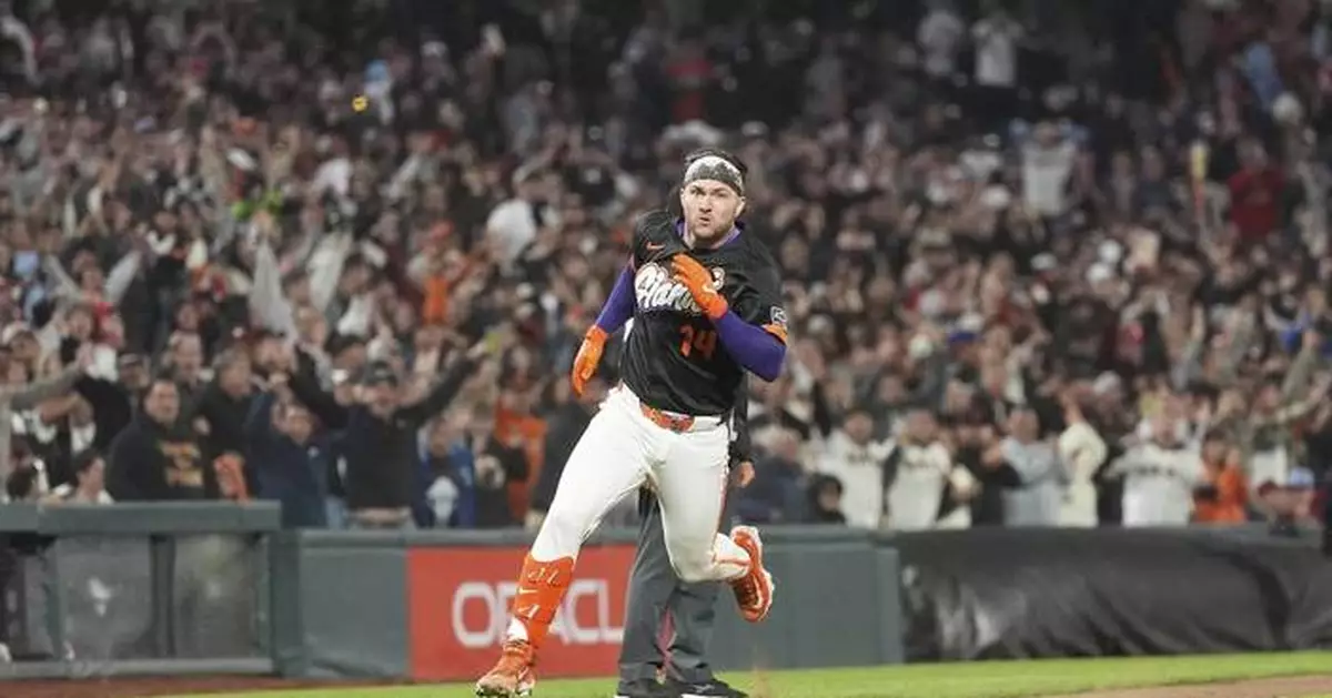 Giants catcher Bailey makes history with game-ending, inside-the-park home run