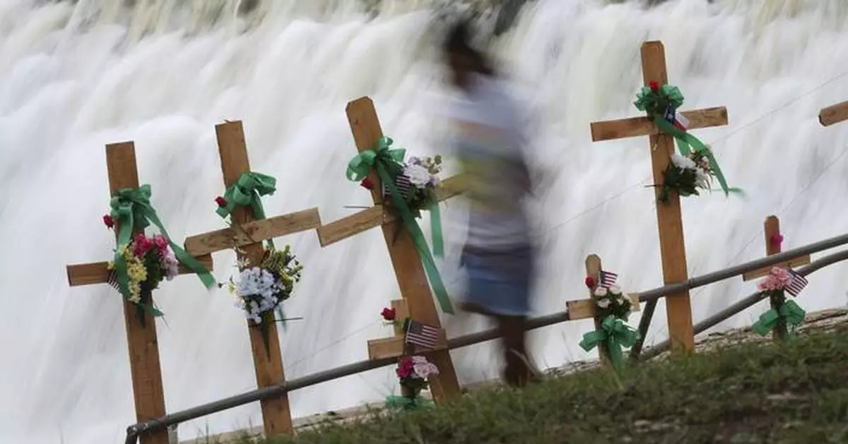 The search for those missing in catastrophic Texas floods resumes in some areas after pause for rain