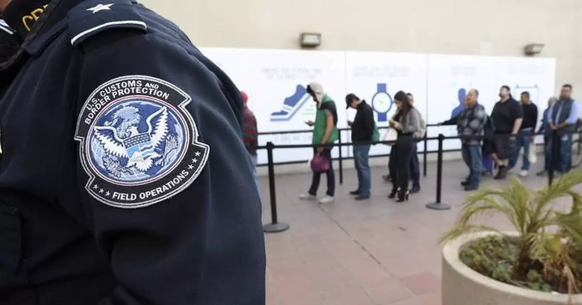 2 customs officers plead guilty to allowing drugs to enter the US through their inspection lanes