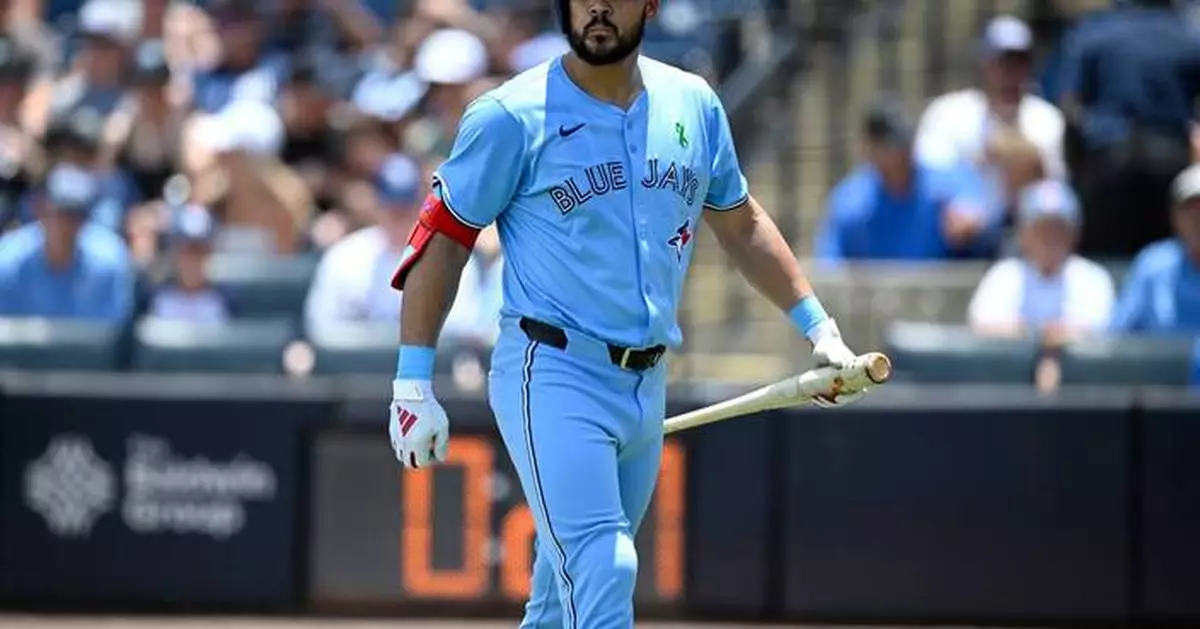 Blue Jays OF Anthony Santander still not swinging because of partial shoulder dislocation