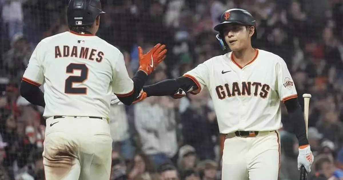 Giants score 2 in 8th inning to beat Phillies 3-1