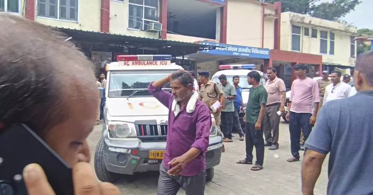 Crowd surge at Hindu temple in northern India leaves at least 6 dead