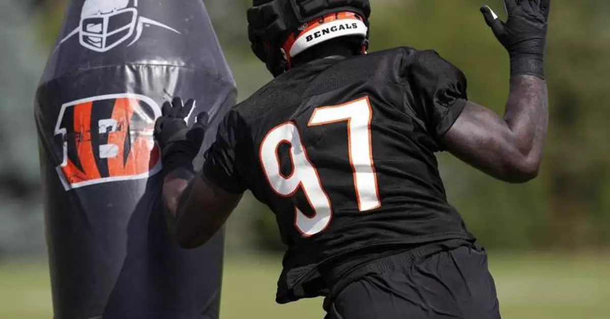 First-round pick Shemar Stewart has plenty of learning moments during his initial Bengals' practice