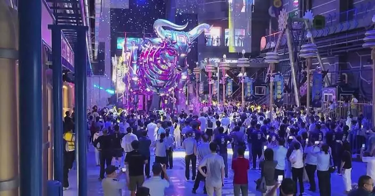 China's cultural sites embrace summer tourism boom with extended access, new offerings