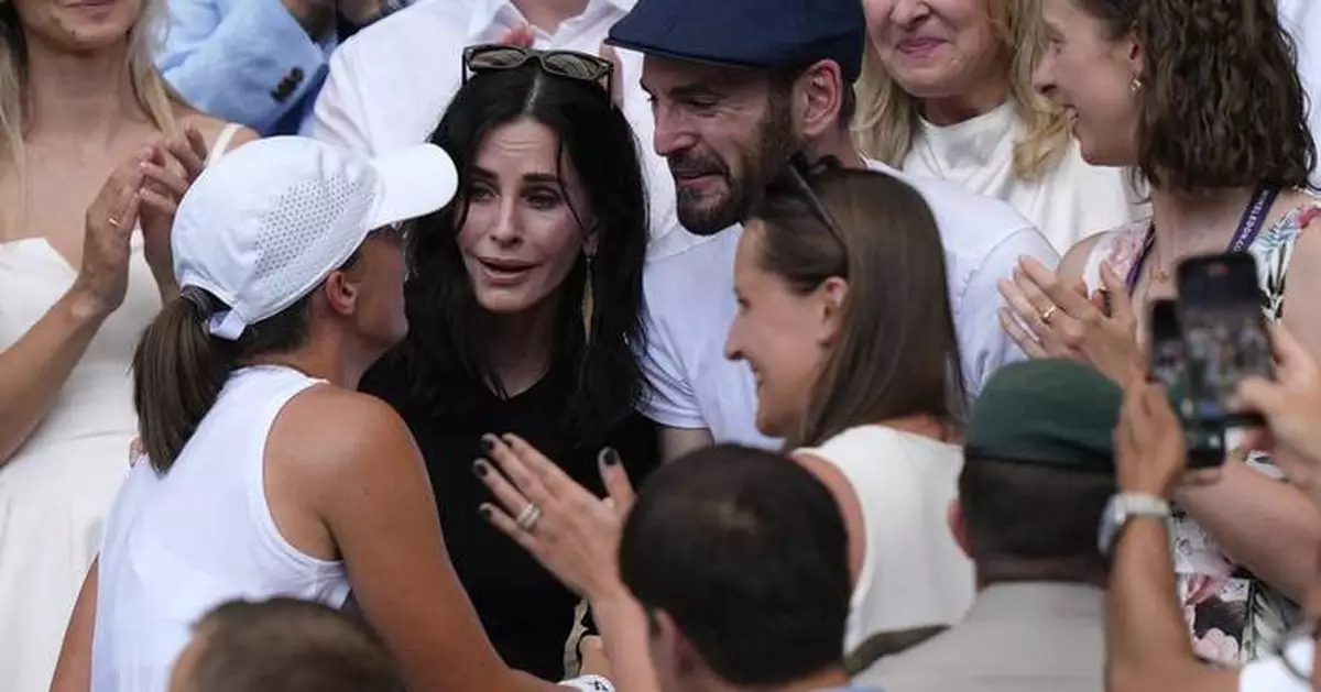 The One Where Iga Swiatek Got A Hug from Courteney Cox After Winning Wimbledon