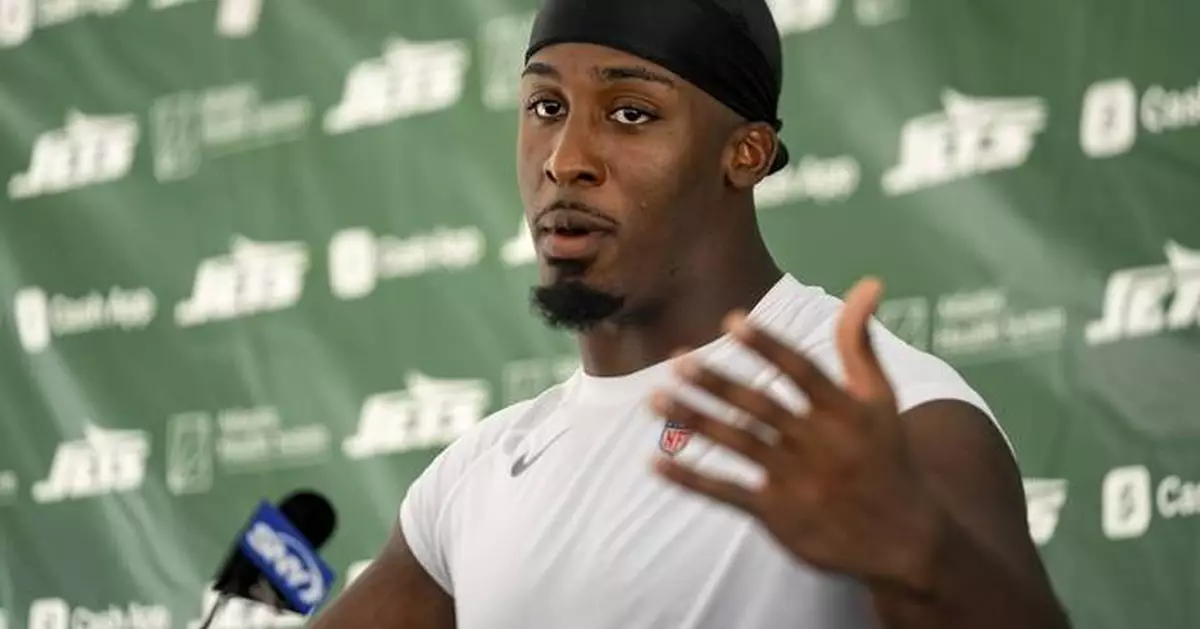 Jets' Breece Hall 'feels a lot better' coming to work, but isn't expecting extension before season