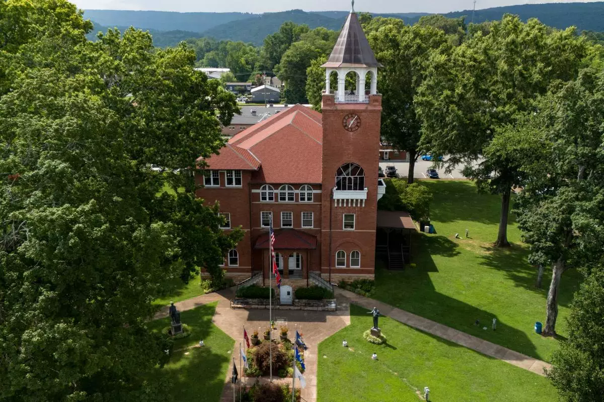 The Rhea County courthouse where the "Scopes monkey trial" was held in 1925 is seen, July 8, 2025, in Dayton, Tenn. (AP Photo/Mike Stewart)