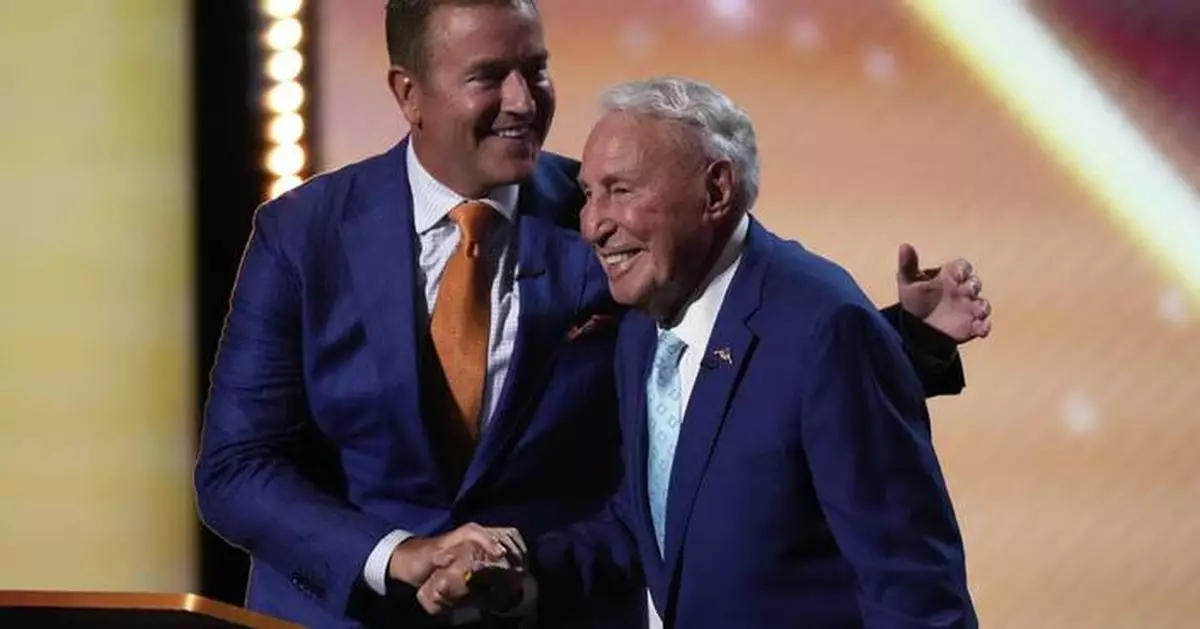 Lee Corso honored at ESPYS as he begins his farewell from 'College GameDay'