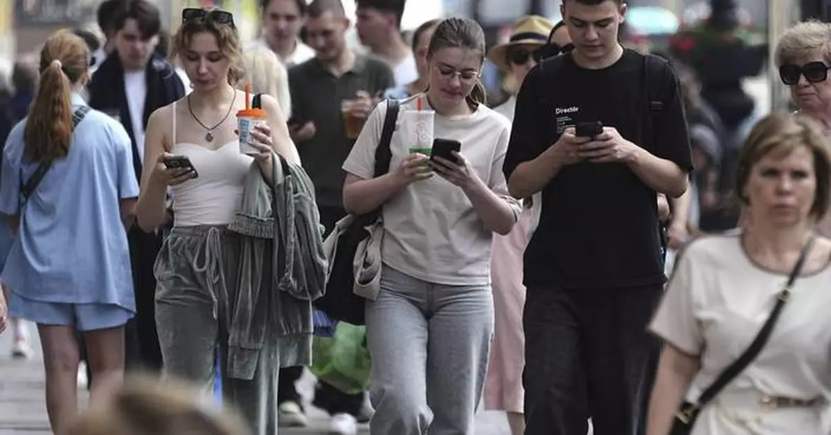 Disruptions of cellphone internet links in Russia are spreading