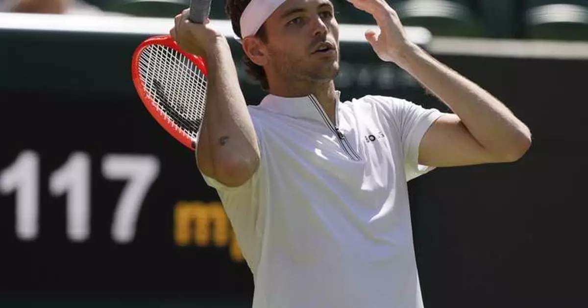 The electronic line-calling system malfunctions during a quarterfinal match at Wimbledon