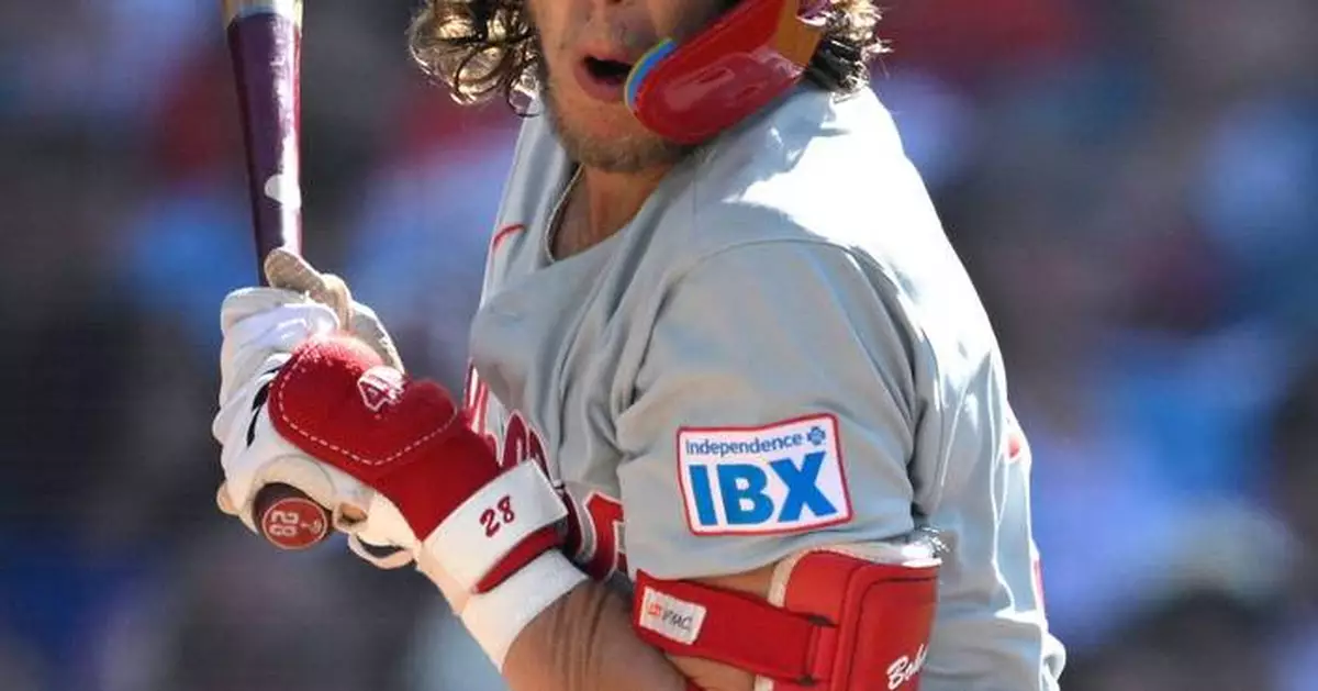 Phillies third baseman Bohm leaves game against the Padres with a bruised rib cage