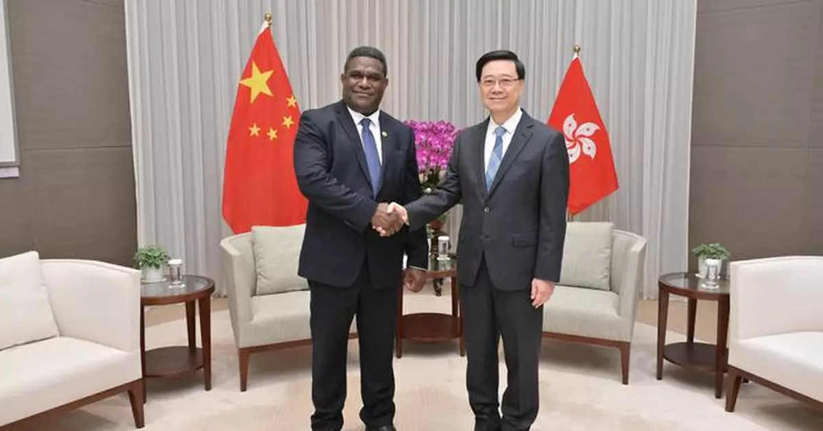 Hong Kong and Vanuatu leaders discuss economic cooperation and trade opportunities during meeting.