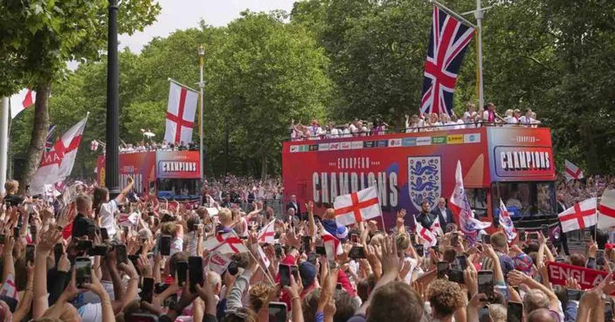 Photos show thousands of fans celebrating England’s Women’s European Champions in London