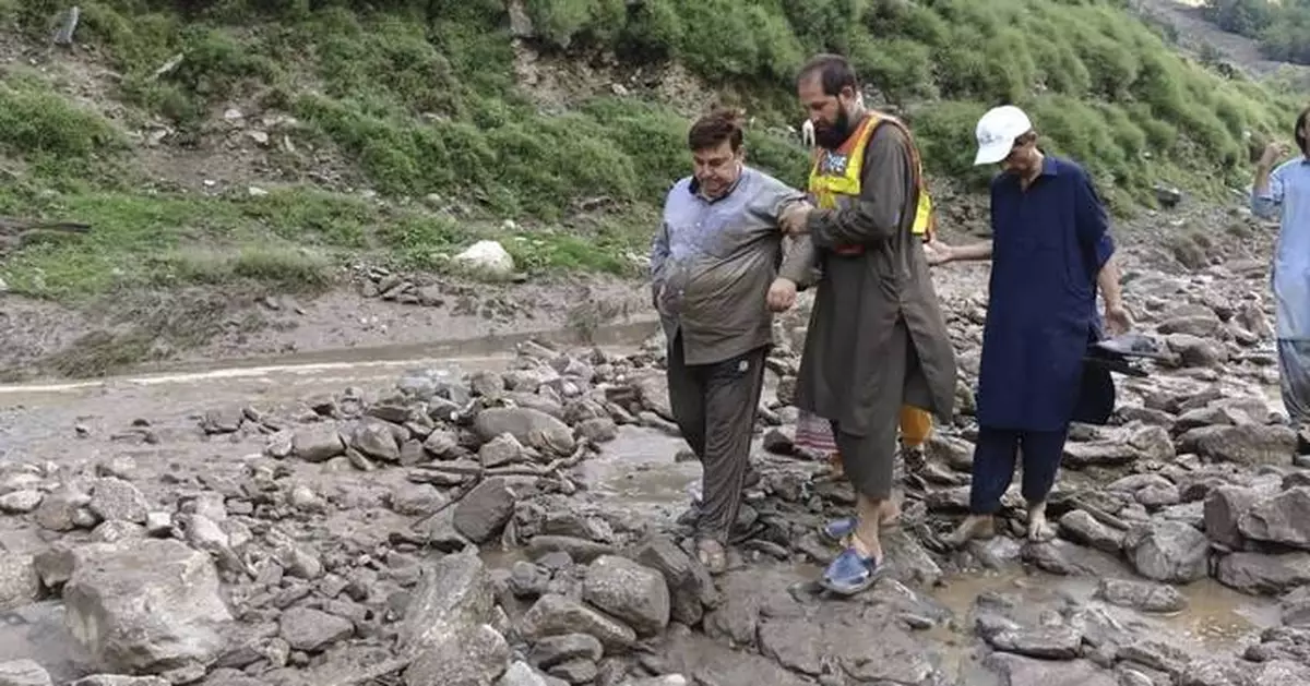 Flash floods kill 3 tourists and leave 15 missing in northern Pakistan