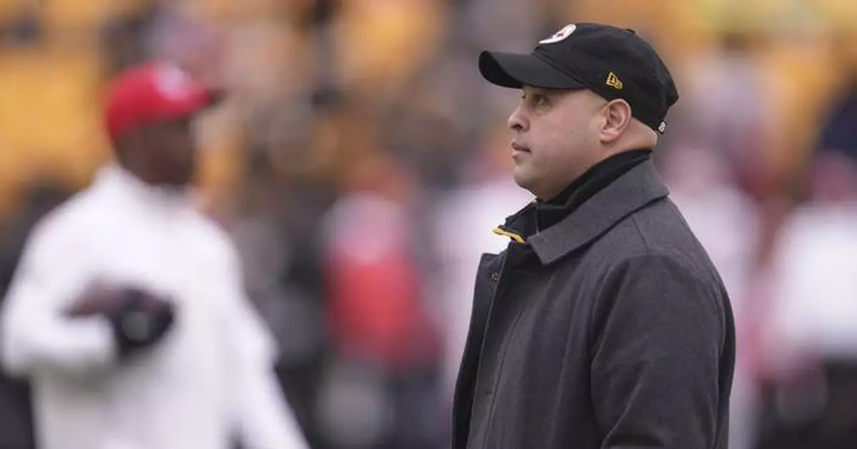 Steelers sign GM Omar Khan to 3-year extension after offseason that included signing Aaron Rodgers