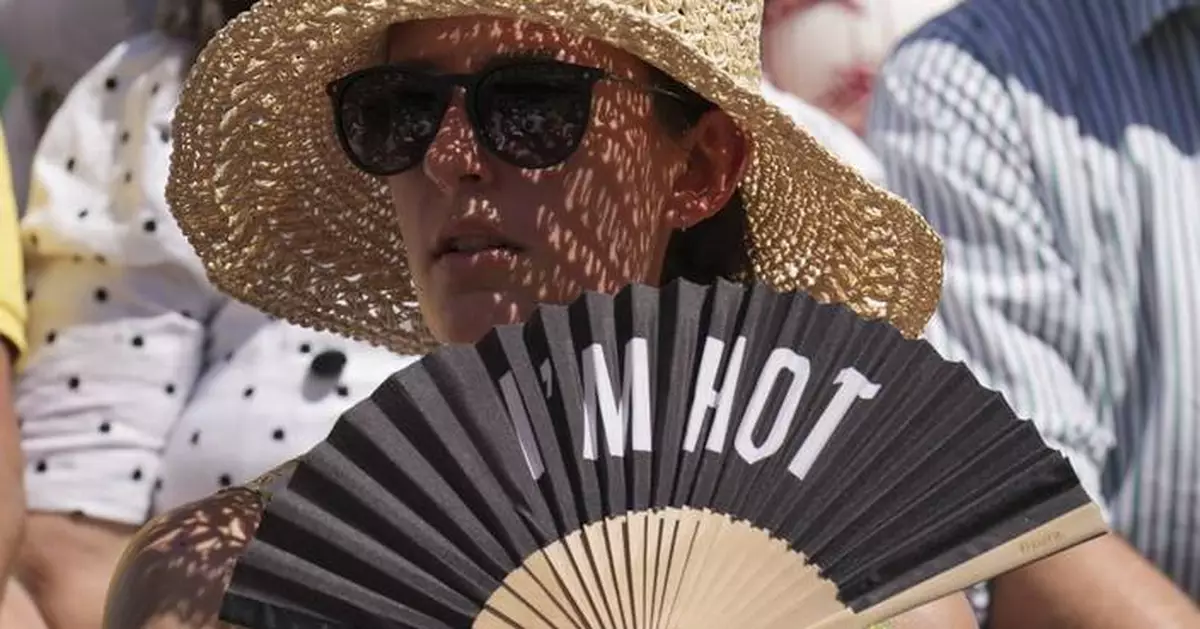 Taylor Fritz sends water bottle to unwell fan as heat impacts Wimbledon again