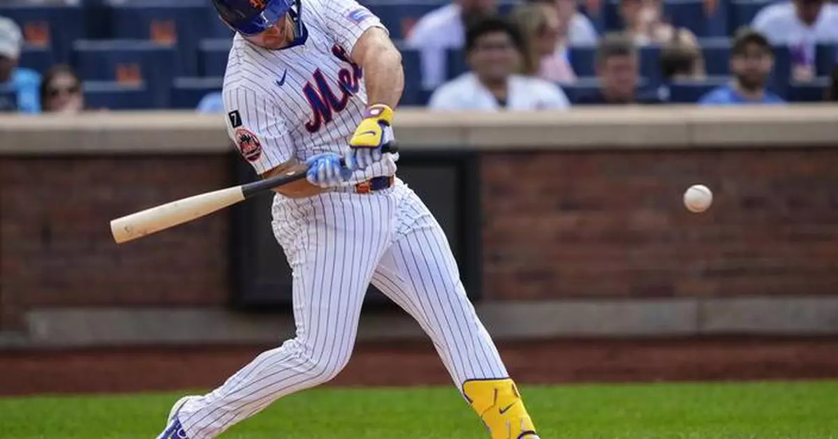 Alonso (hand) comes off bench for Mets to extend team-record consecutive games streak