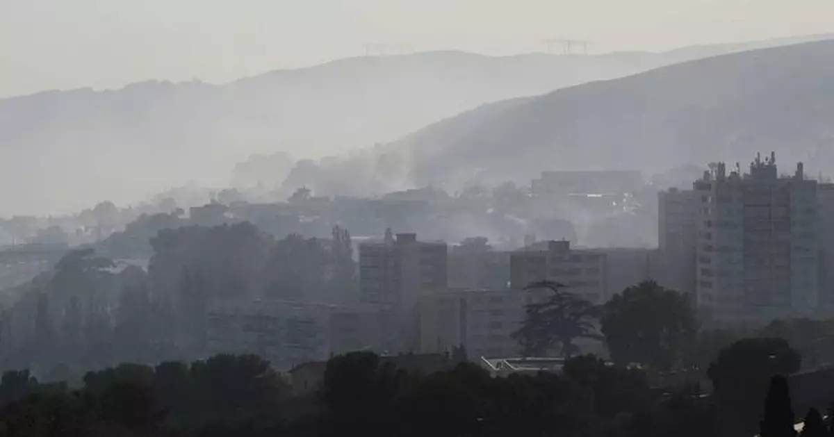 A wildfire that reached Marseille is pushed back but not extinguished