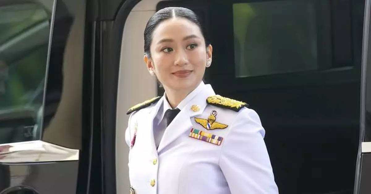 Thailand swears in new Cabinet including suspended prime minister