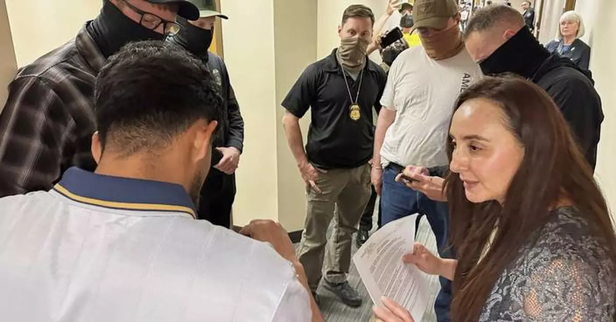 Volunteers flock to immigration courts to support migrants arrested in the hallways