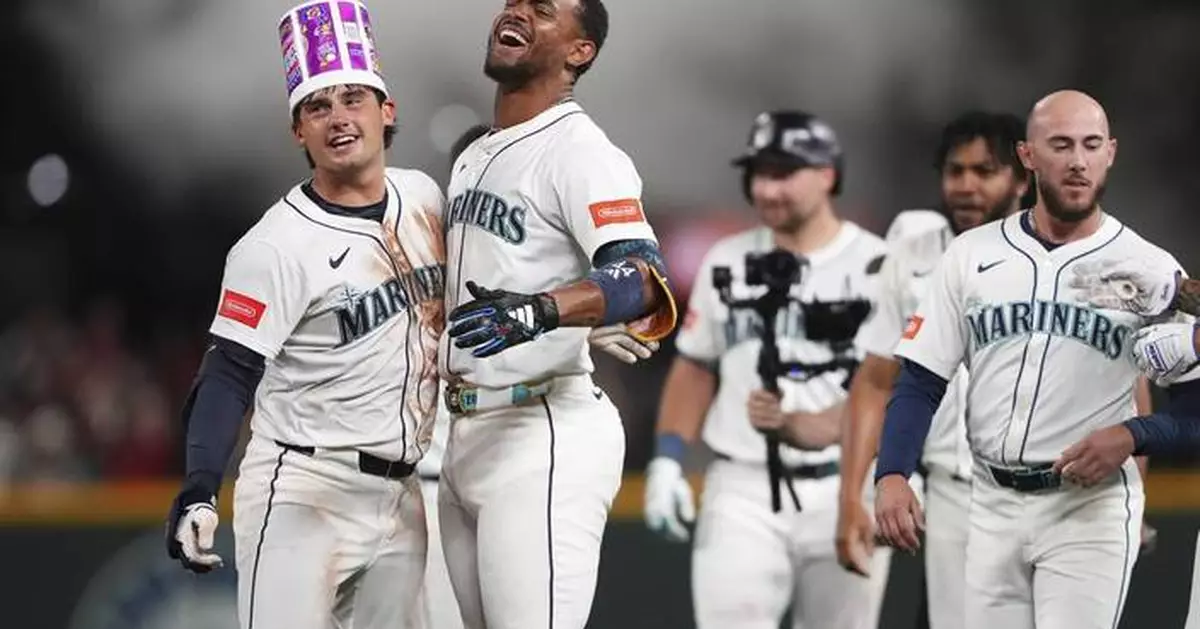 Young walks it off and Mariners top Astros in 11 innings