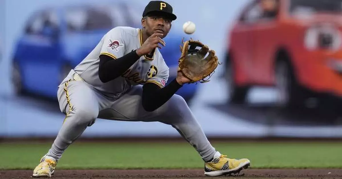 Pirates send 3B Ke'Bryan Hayes to Reds for reliever Taylor Rogers, a prospect and cash