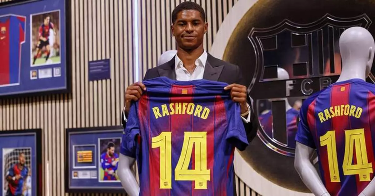 Barcelona signs Marcus Rashford from Man United on a season-long loan