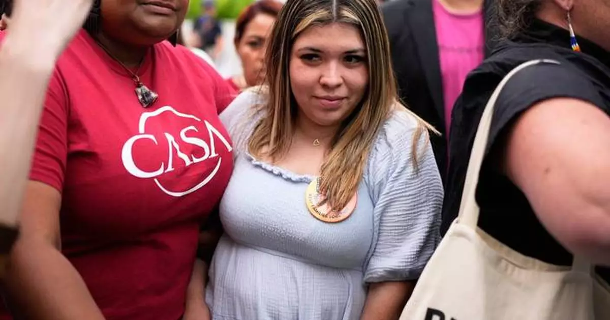 Kilmar Abrego Garcia’s lawyers ask judge to delay release from jail over deportation fears